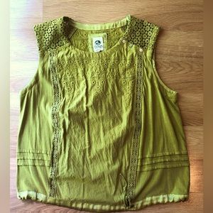 Beautiful and feminine little sleeveless Anthropologie top